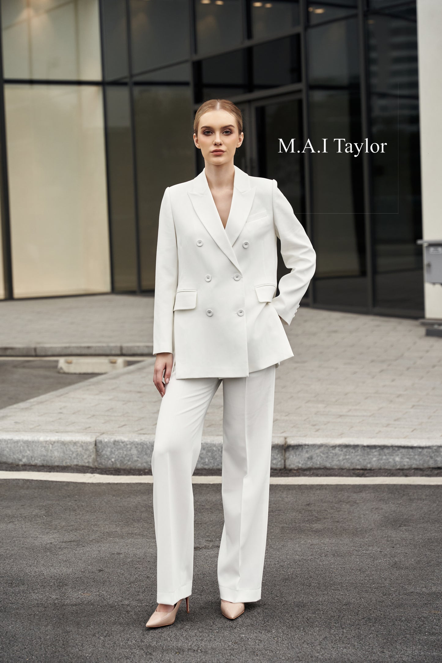 Mai Taylor White Summer Suit – Bold & Sleek